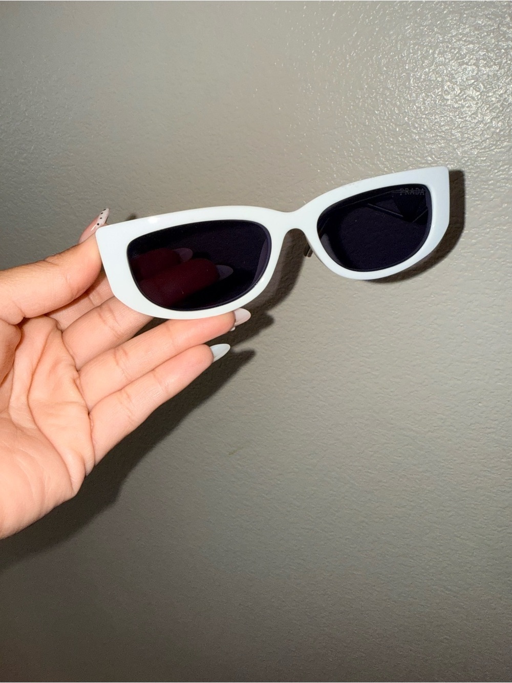 White Cat-Eye Sunglasses with Black Lenses - Picture 1 of 2